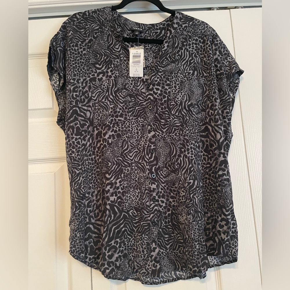 NWT Torrid animal print button up blouse.